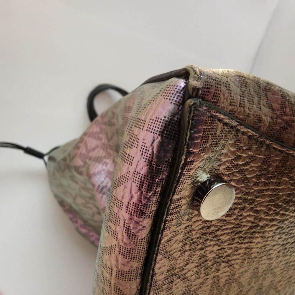 MICHAEL KORS VOYAGER TOTE HANDBAG-IRIDESCENT METALLIC HOLOGRAPHIC - Picture 7 of 16